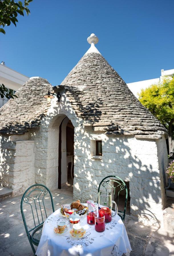 Trullo Giardino Fiorito Bed and Breakfast Alberobello Exteriör bild