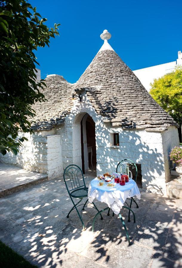 Trullo Giardino Fiorito Bed and Breakfast Alberobello Exteriör bild