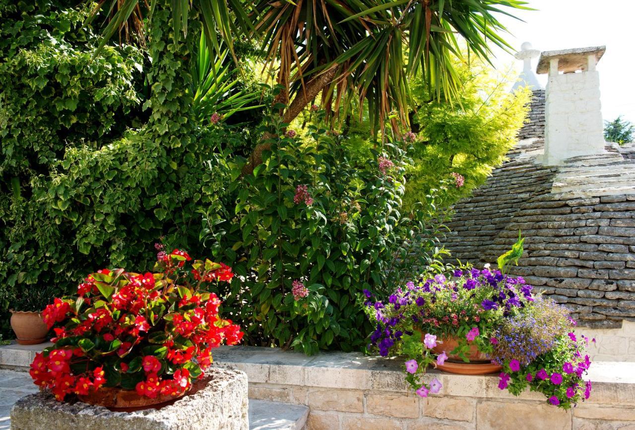 Trullo Giardino Fiorito Bed and Breakfast Alberobello Exteriör bild