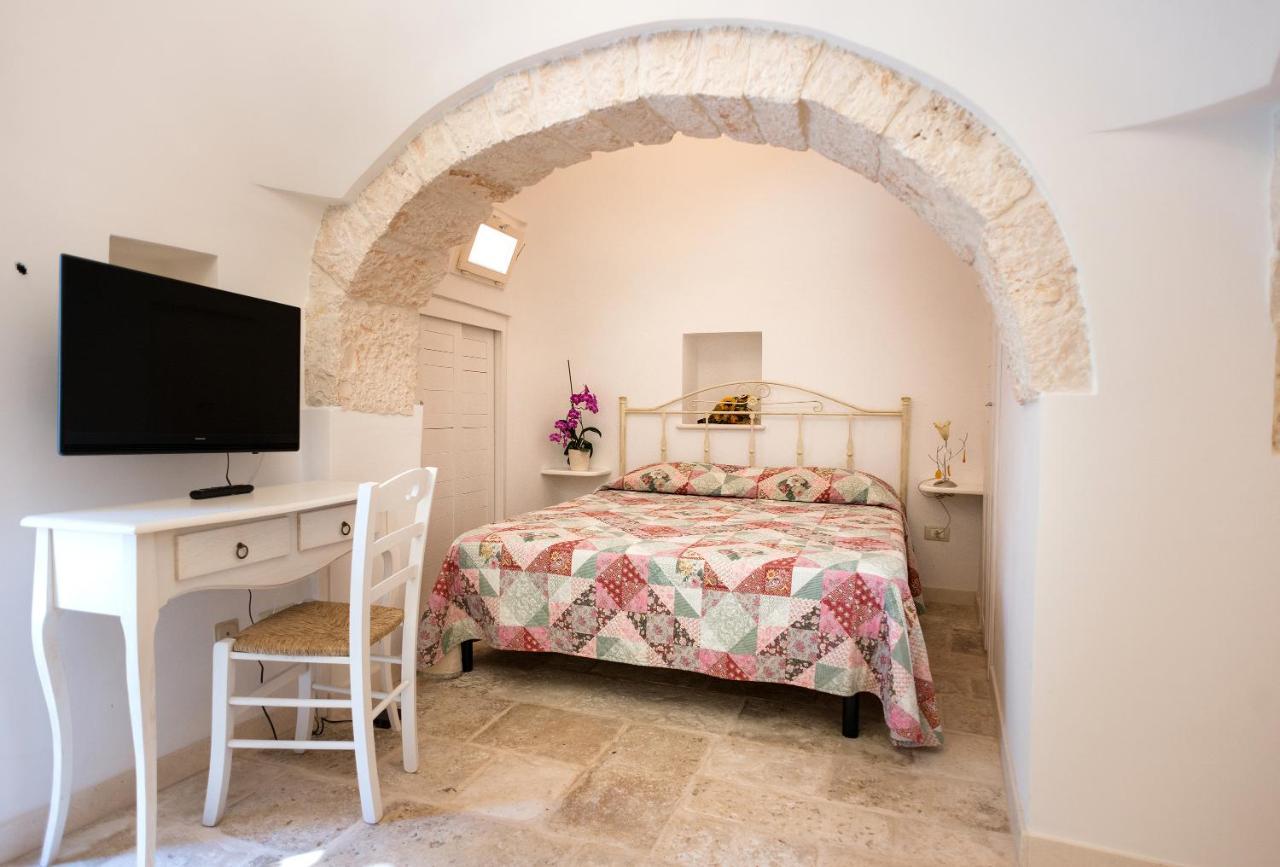 Trullo Giardino Fiorito Bed and Breakfast Alberobello Exteriör bild