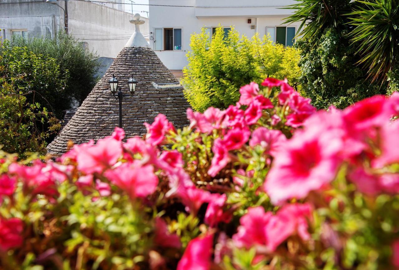 Trullo Giardino Fiorito Bed and Breakfast Alberobello Exteriör bild